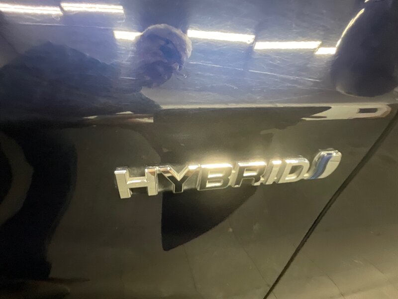 2014 Toyota Prius Three Hatchback / Hybrid / Navigation & Camera  / LOCAL OREGON CAR / GREAT SHAPE!! - Photo 26 - Gladstone, OR 97027