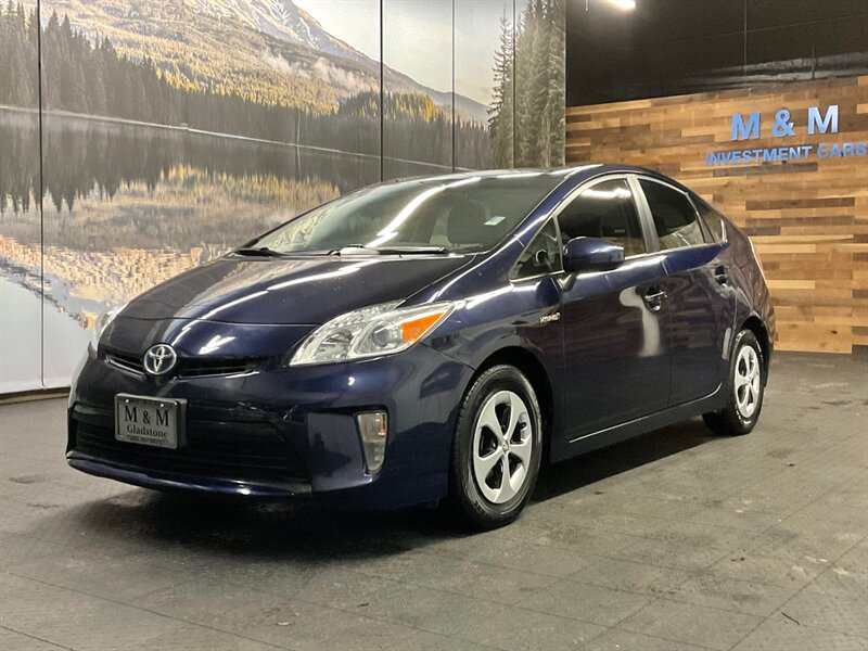 2014 Toyota Prius Three Hatchback / Hybrid / Navigation & Camera  / LOCAL OREGON CAR / GREAT SHAPE!! - Photo 1 - Gladstone, OR 97027