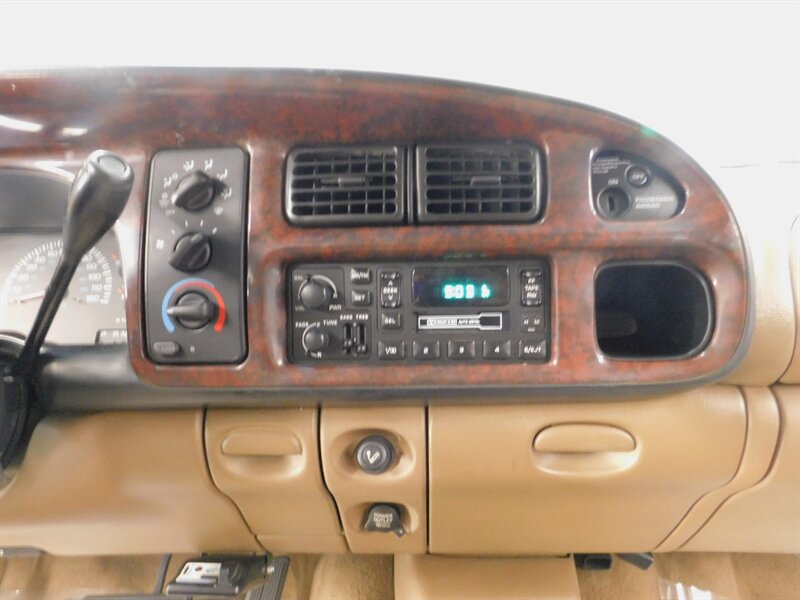 2001 Dodge Ram 2500 Laramie 4X4 / 5.9L DIESEL/ NEW TIRES/ 116,000 MILE   - Photo 19 - Gladstone, OR 97027