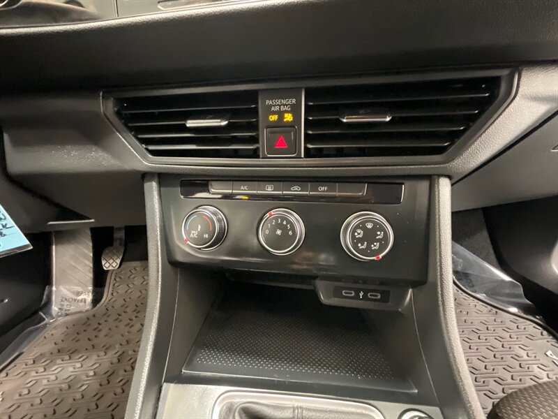 2021 Volkswagen Jetta S Sedan / 4Cyl Turbo / 6-Speed Manual / 29k MILES  / 1-OWNER Local - Photo 21 - Gladstone, OR 97027