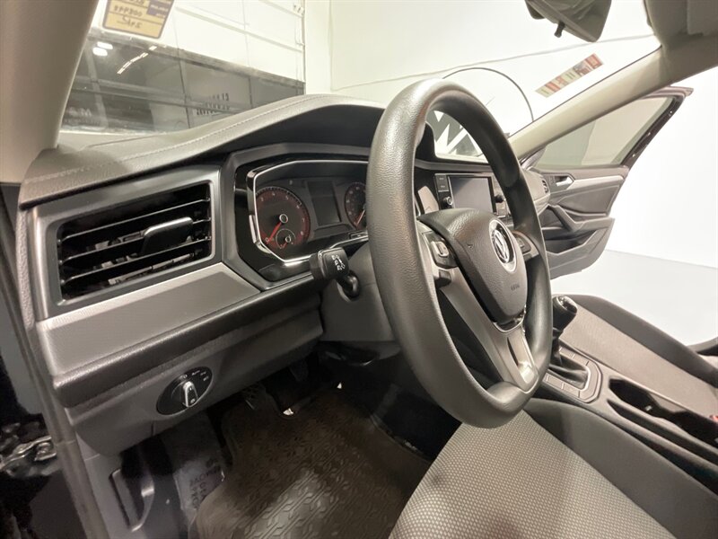 2021 Volkswagen Jetta S Sedan / 4Cyl Turbo / 6-Speed Manual / 29k MILES  / 1-OWNER Local - Photo 14 - Gladstone, OR 97027