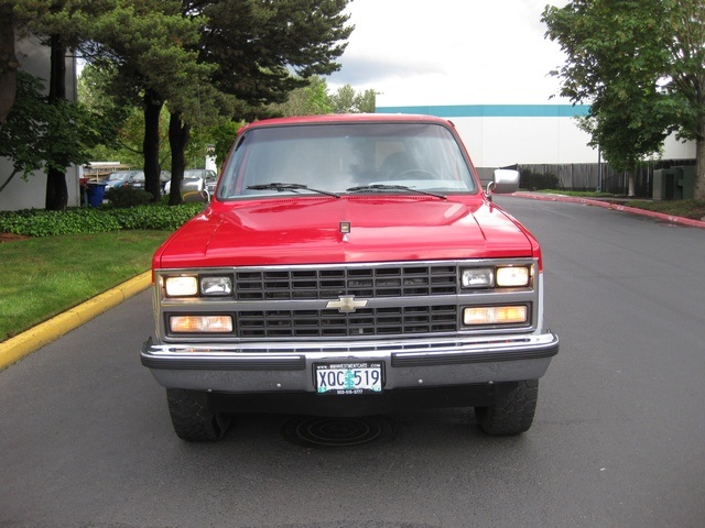 1989 Chevrolet Suburban 1500 V8 4X4 3RD Seat 8-Passenger   - Photo 1 - Portland, OR 97217