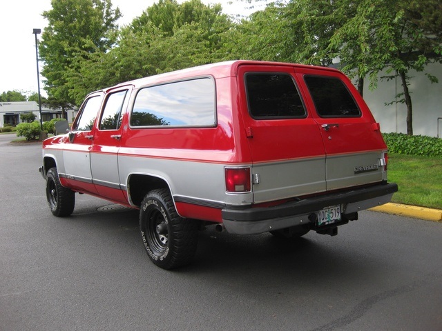 1989 Chevrolet Suburban 1500 V8 4X4 3RD Seat 8-Passenger   - Photo 3 - Portland, OR 97217