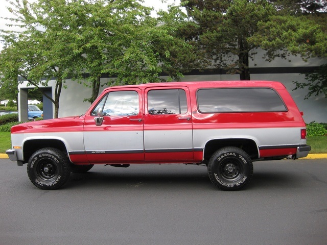 1989 Chevrolet Suburban 1500 V8 4X4 3RD Seat 8-Passenger   - Photo 2 - Portland, OR 97217