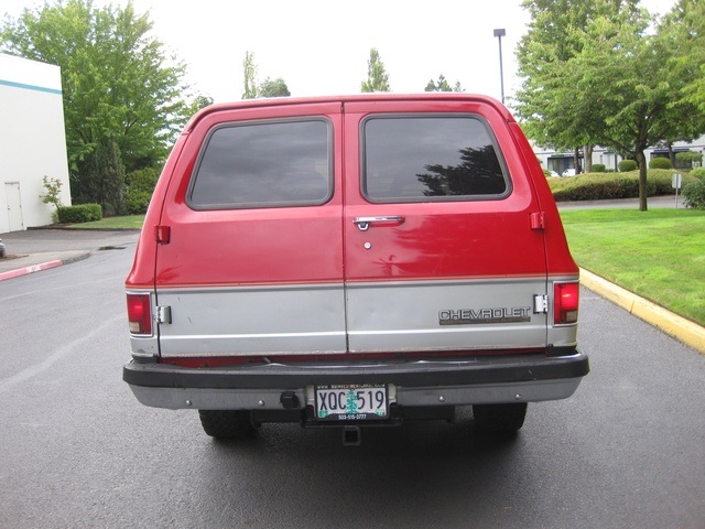 1989 Chevrolet Suburban 1500 V8 4X4 3RD Seat 8-Passenger   - Photo 4 - Portland, OR 97217