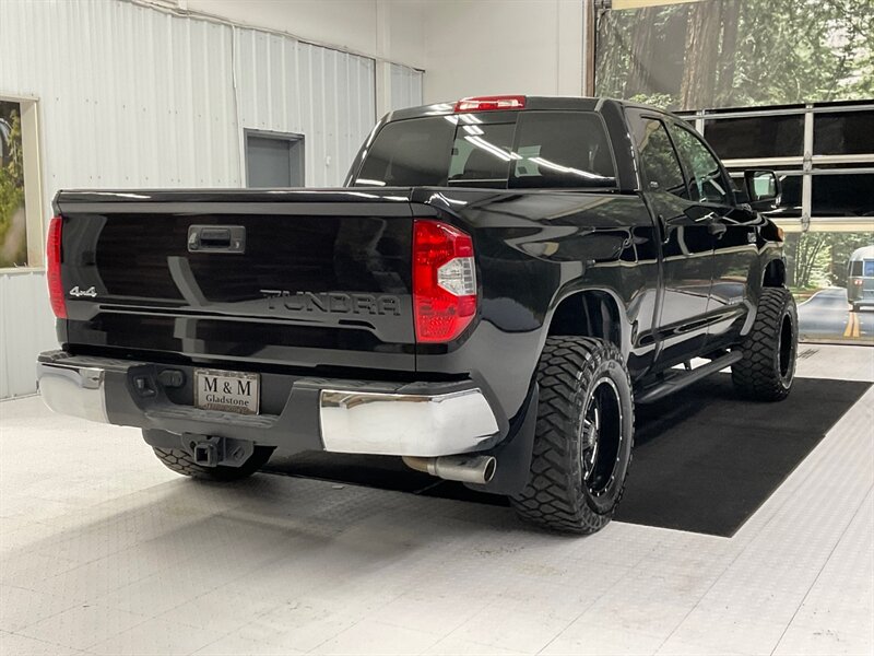 2017 Toyota Tundra SR5 4X4 / 5.7L V8 / 1-OWNER / LIFTED / 8,000 MILES  /LIFTED w/ 33 " MUD TIRES & 18 " MOTO WHEELS / SUPER LOW MILES / SHARP & CLEAN!! - Photo 8 - Gladstone, OR 97027