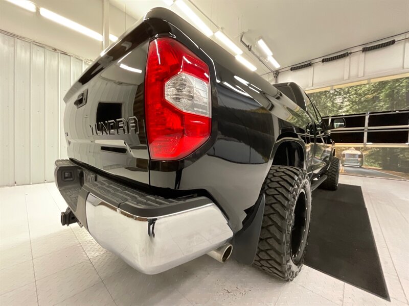 2017 Toyota Tundra SR5 4X4 / 5.7L V8 / 1-OWNER / LIFTED / 8,000 MILES  /LIFTED w/ 33 " MUD TIRES & 18 " MOTO WHEELS / SUPER LOW MILES / SHARP & CLEAN!! - Photo 10 - Gladstone, OR 97027