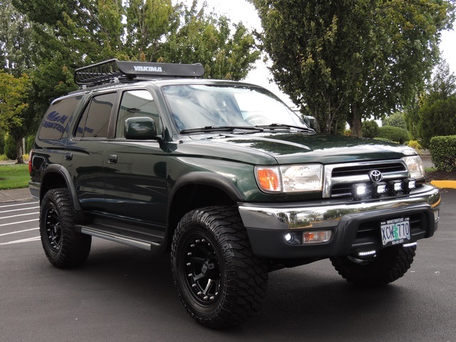 1999 Toyota 4Runner SR5 / 4X4 / 3.4L 6Cyl / LIFTED LIFTED   - Photo 2 - Portland, OR 97217