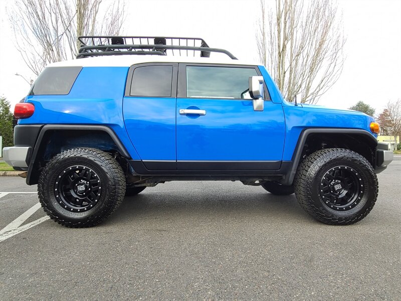 2007 Toyota FJ Cruiser 4DR SUV 4X4 / V6 4.0L / REAR DIFFERENTIAL LOCKER /  XD WHEELS / LIFTED / 1-OWNER / 104K MILES ONLY !!! - Photo 4 - Portland, OR 97217