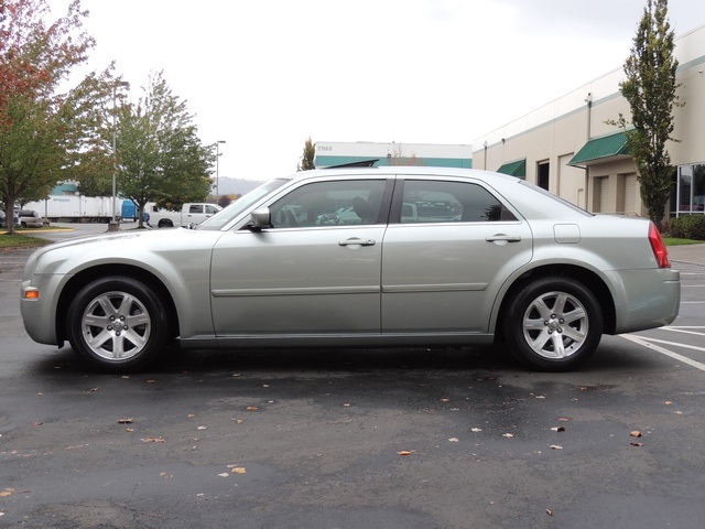 2006 Chrysler 300 Series 4-Door Sedan / Sunroof / New Tires / Excel Cond   - Photo 3 - Portland, OR 97217