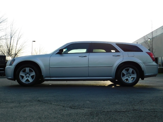 2005 Dodge Magnum SXT / Wagon / Leather / New Tires / Excel Cond   - Photo 3 - Portland, OR 97217