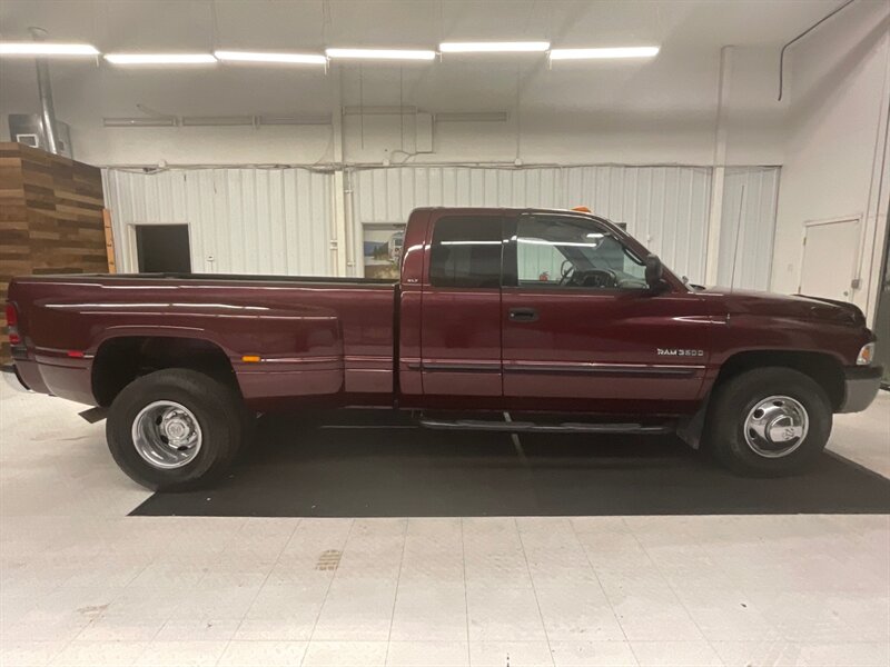 2001 Dodge Ram 3500 SLT 2WD/ 5.9L DIESEL / 6-SPEED / DUALLY/53,000 MIL  / ONLY 53,000 MILES / Long Bed Dually / 6-SPEED MANUAL - Photo 4 - Gladstone, OR 97027