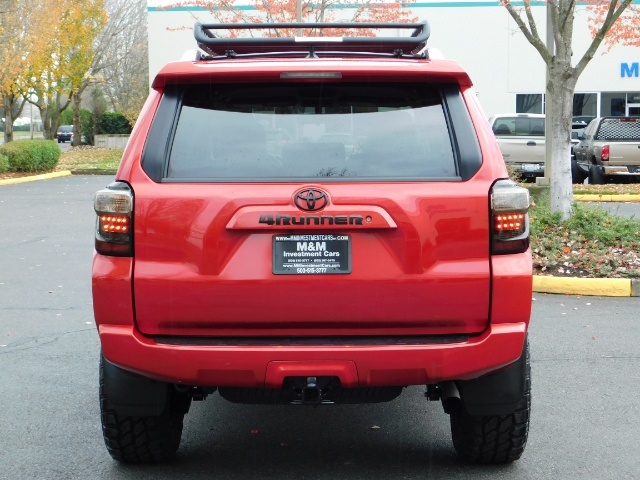 2017 Toyota 4Runner SR5 / 4X4 / SR5 Premium Upgraded / CUSTOM LIFTED   - Photo 6 - Portland, OR 97217