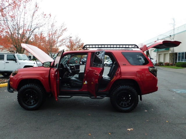 2017 Toyota 4Runner SR5 / 4X4 / SR5 Premium Upgraded / CUSTOM LIFTED   - Photo 32 - Portland, OR 97217