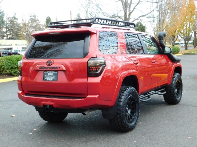 2017 Toyota 4Runner SR5 / 4X4 / SR5 Premium Upgraded / CUSTOM LIFTED   - Photo 8 - Portland, OR 97217