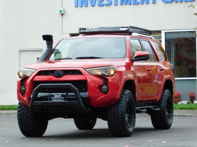 2017 Toyota 4Runner SR5 / 4X4 / SR5 Premium Upgraded / CUSTOM LIFTED   - Photo 21 - Portland, OR 97217