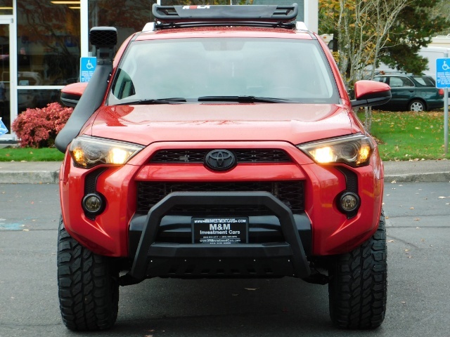 2017 Toyota 4Runner SR5 / 4X4 / SR5 Premium Upgraded / CUSTOM LIFTED   - Photo 24 - Portland, OR 97217