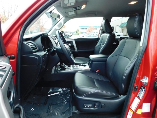 2017 Toyota 4Runner SR5 / 4X4 / SR5 Premium Upgraded / CUSTOM LIFTED   - Photo 10 - Portland, OR 97217