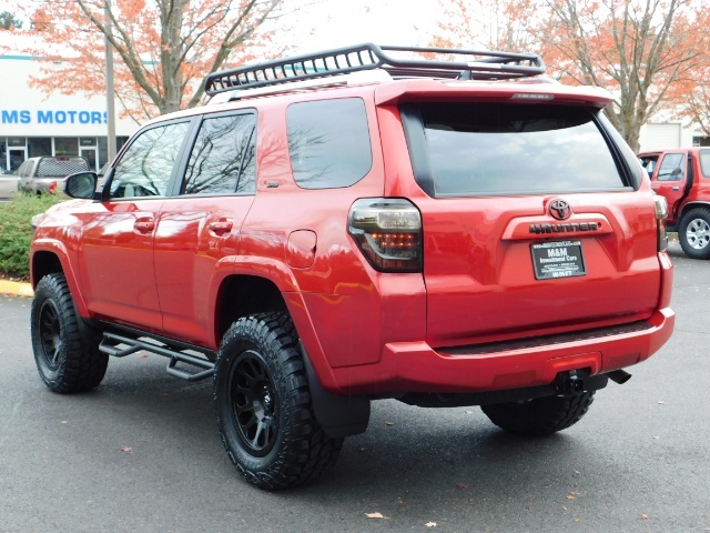 2017 Toyota 4Runner SR5 / 4X4 / SR5 Premium Upgraded / CUSTOM LIFTED   - Photo 7 - Portland, OR 97217