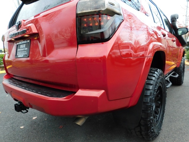 2017 Toyota 4Runner SR5 / 4X4 / SR5 Premium Upgraded / CUSTOM LIFTED   - Photo 42 - Portland, OR 97217