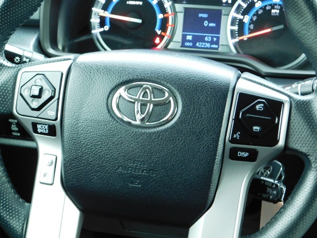 2017 Toyota 4Runner SR5 / 4X4 / SR5 Premium Upgraded / CUSTOM LIFTED   - Photo 47 - Portland, OR 97217