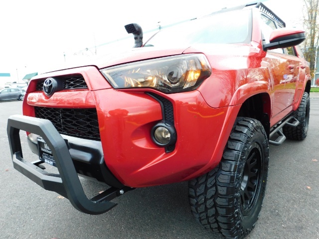 2017 Toyota 4Runner SR5 / 4X4 / SR5 Premium Upgraded / CUSTOM LIFTED   - Photo 29 - Portland, OR 97217