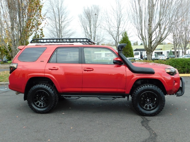 2017 Toyota 4Runner SR5 / 4X4 / SR5 Premium Upgraded / CUSTOM LIFTED   - Photo 4 - Portland, OR 97217