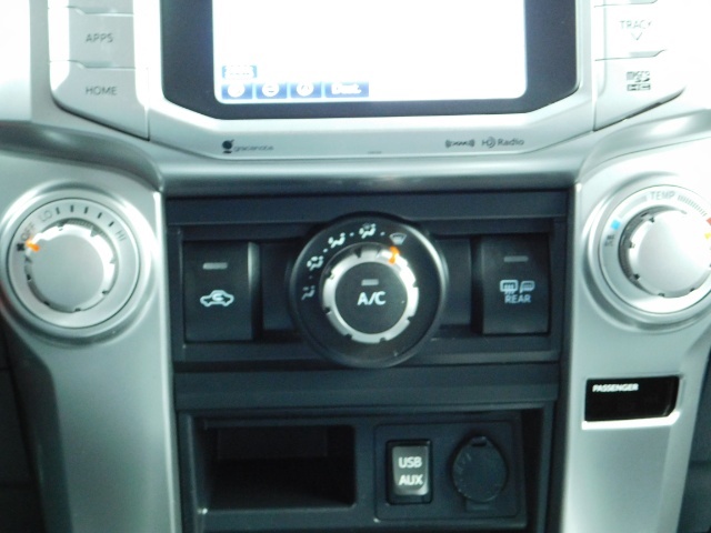 2017 Toyota 4Runner SR5 / 4X4 / SR5 Premium Upgraded / CUSTOM LIFTED   - Photo 50 - Portland, OR 97217