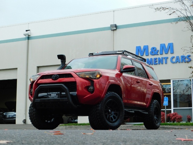 2017 Toyota 4Runner SR5 / 4X4 / SR5 Premium Upgraded / CUSTOM LIFTED   - Photo 54 - Portland, OR 97217