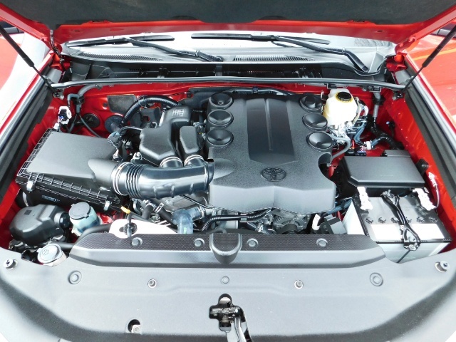 2017 Toyota 4Runner SR5 / 4X4 / SR5 Premium Upgraded / CUSTOM LIFTED   - Photo 53 - Portland, OR 97217