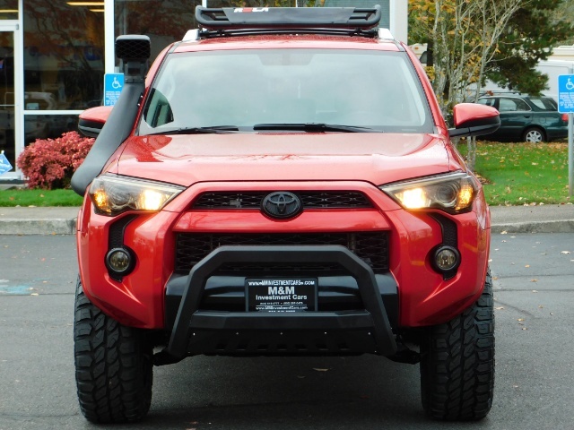 2017 Toyota 4Runner SR5 / 4X4 / SR5 Premium Upgraded / CUSTOM LIFTED   - Photo 5 - Portland, OR 97217