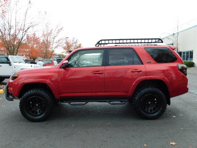 2017 Toyota 4Runner SR5 / 4X4 / SR5 Premium Upgraded / CUSTOM LIFTED   - Photo 3 - Portland, OR 97217