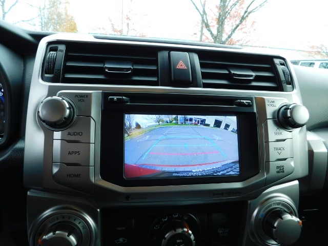 2017 Toyota 4Runner SR5 / 4X4 / SR5 Premium Upgraded / CUSTOM LIFTED   - Photo 17 - Portland, OR 97217