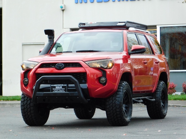 2017 Toyota 4Runner SR5 / 4X4 / SR5 Premium Upgraded / CUSTOM LIFTED   - Photo 22 - Portland, OR 97217