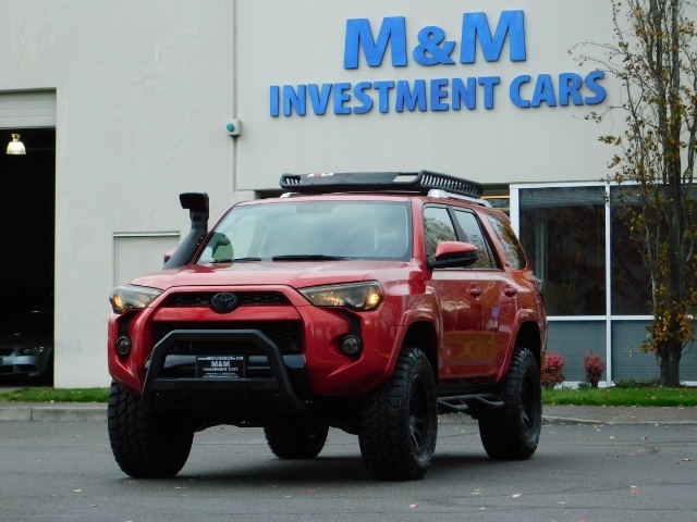 2017 Toyota 4Runner SR5 / 4X4 / SR5 Premium Upgraded / CUSTOM LIFTED   - Photo 1 - Portland, OR 97217