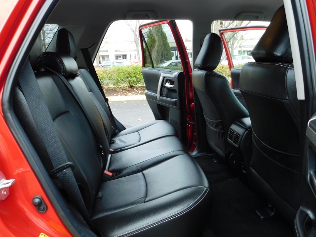 2017 Toyota 4Runner SR5 / 4X4 / SR5 Premium Upgraded / CUSTOM LIFTED   - Photo 14 - Portland, OR 97217