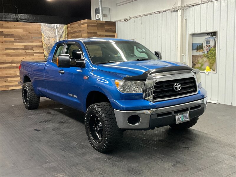 2007 Toyota Tundra SR5 4X4 / 5.7L V8 / LONG BED / LIFTED / LOCAL  LIFTED w/ 33 " TIRES & 18 " MOTO WHEELS / LONG BED 8FT / RUST FREE / CLEAN !! - Photo 2 - Gladstone, OR 97027