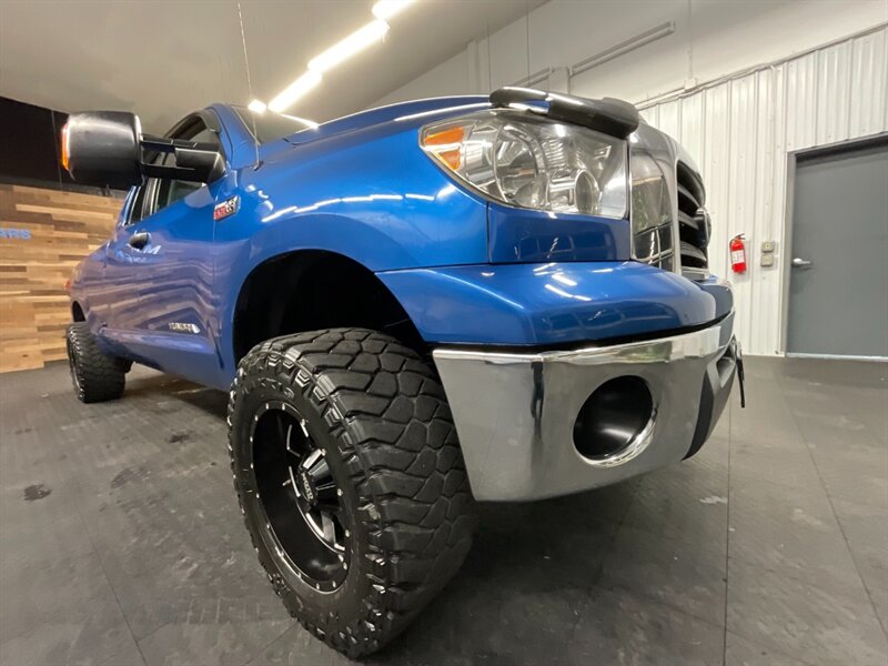 2007 Toyota Tundra SR5 4X4 / 5.7L V8 / LONG BED / LIFTED / LOCAL  LIFTED w/ 33 " TIRES & 18 " MOTO WHEELS / LONG BED 8FT / RUST FREE / CLEAN !! - Photo 11 - Gladstone, OR 97027