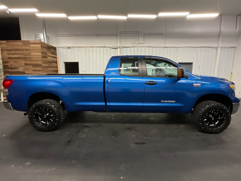 2007 Toyota Tundra SR5 4X4 / 5.7L V8 / LONG BED / LIFTED / LOCAL  LIFTED w/ 33 " TIRES & 18 " MOTO WHEELS / LONG BED 8FT / RUST FREE / CLEAN !! - Photo 4 - Gladstone, OR 97027