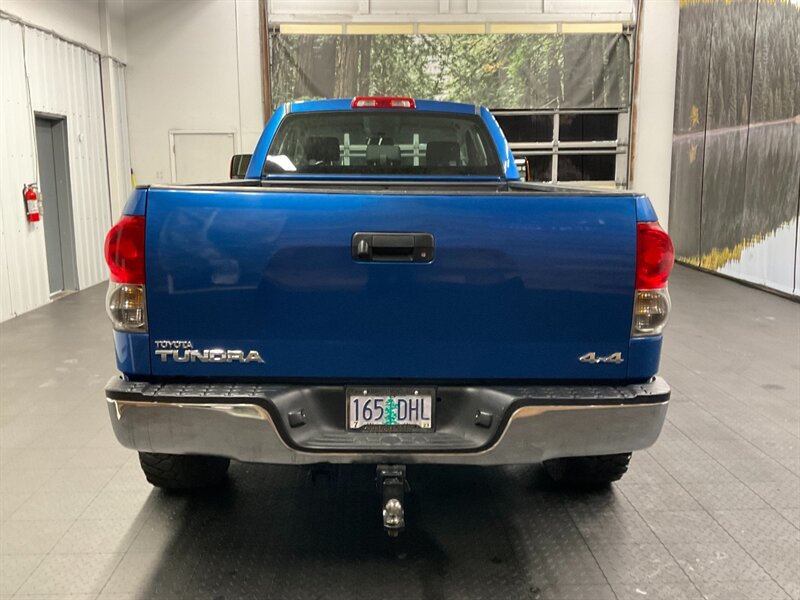 2007 Toyota Tundra SR5 4X4 / 5.7L V8 / LONG BED / LIFTED / LOCAL  LIFTED w/ 33 " TIRES & 18 " MOTO WHEELS / LONG BED 8FT / RUST FREE / CLEAN !! - Photo 6 - Gladstone, OR 97027
