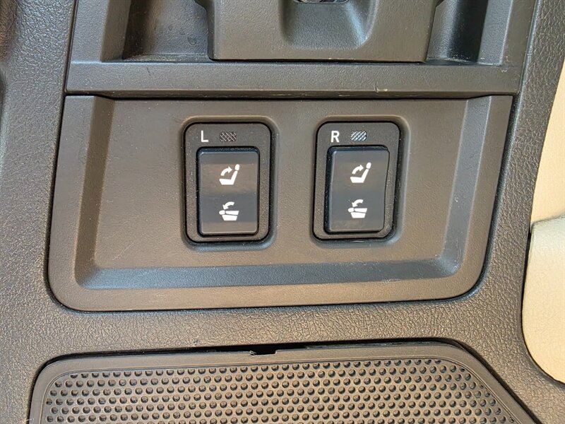 2011 Toyota Sequoia Limited 4X4 / 5.7L V8 / DVD / BACK CAM / NEW TIRES / SERVICED AT TOYOTA / FULLY LOADED !! - Photo 22 - Portland, OR 97217