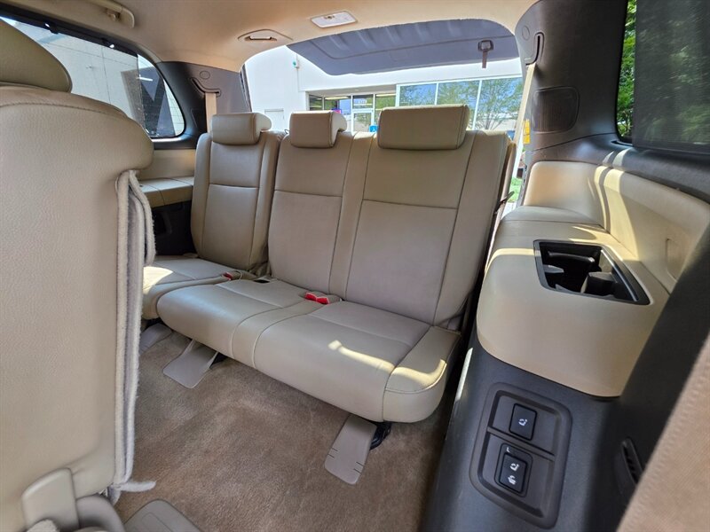 2011 Toyota Sequoia Limited 4X4 / 5.7L V8 / DVD / BACK CAM / NEW TIRES / SERVICED AT TOYOTA / FULLY LOADED !! - Photo 15 - Portland, OR 97217