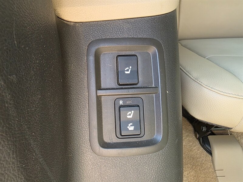 2011 Toyota Sequoia Limited 4X4 / 5.7L V8 / DVD / BACK CAM / NEW TIRES / SERVICED AT TOYOTA / FULLY LOADED !! - Photo 53 - Portland, OR 97217