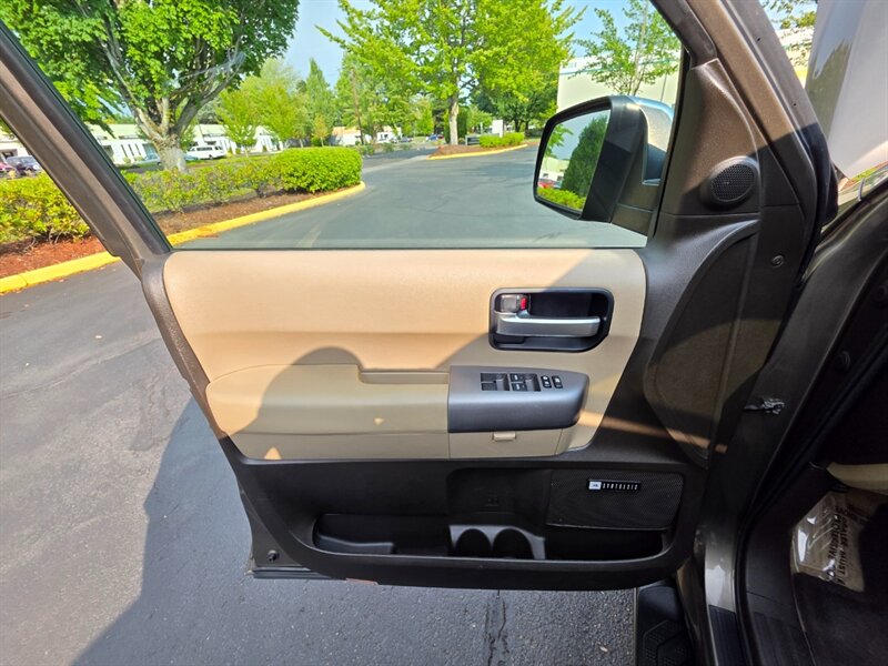 2011 Toyota Sequoia Limited 4X4 / 5.7L V8 / DVD / BACK CAM / NEW TIRES / SERVICED AT TOYOTA / FULLY LOADED !! - Photo 61 - Portland, OR 97217