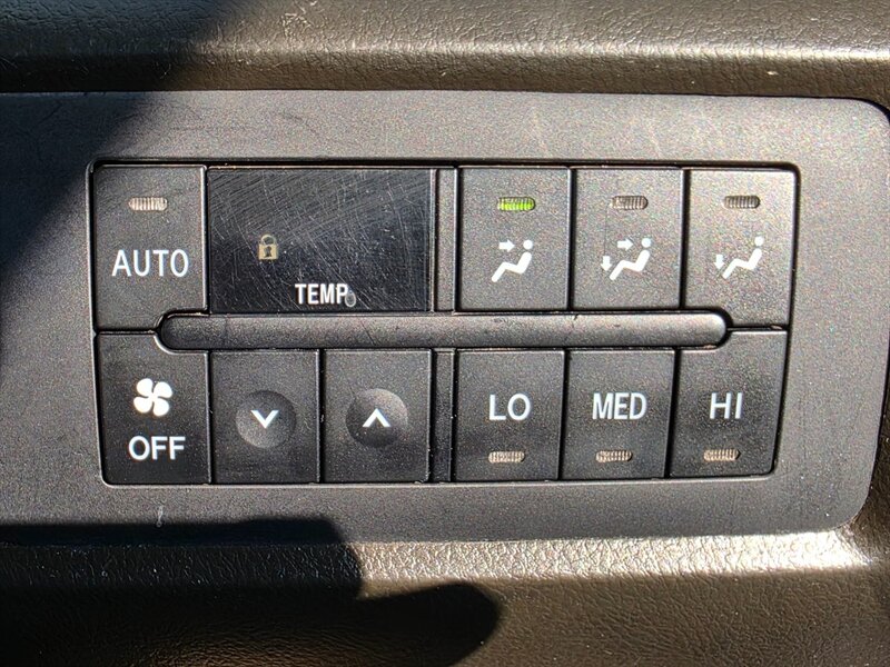 2011 Toyota Sequoia Limited 4X4 / 5.7L V8 / DVD / BACK CAM / NEW TIRES / SERVICED AT TOYOTA / FULLY LOADED !! - Photo 49 - Portland, OR 97217