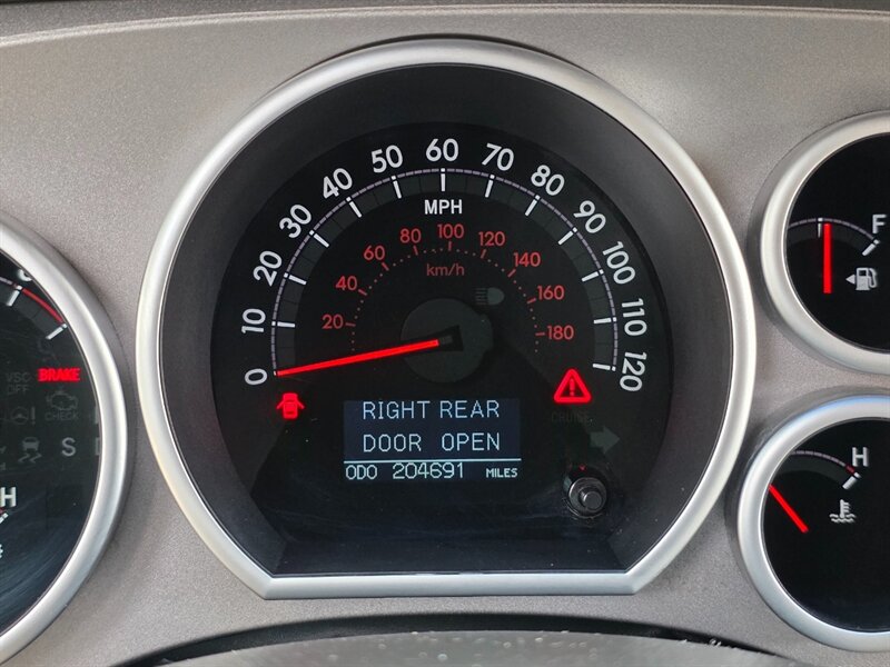 2011 Toyota Sequoia Limited 4X4 / 5.7L V8 / DVD / BACK CAM / NEW TIRES / SERVICED AT TOYOTA / FULLY LOADED !! - Photo 65 - Portland, OR 97217