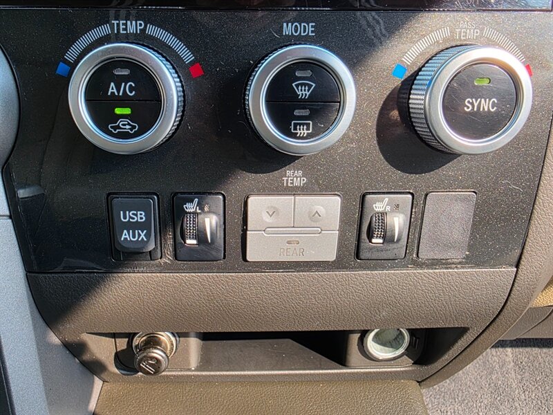 2011 Toyota Sequoia Limited 4X4 / 5.7L V8 / DVD / BACK CAM / NEW TIRES / SERVICED AT TOYOTA / FULLY LOADED !! - Photo 40 - Portland, OR 97217