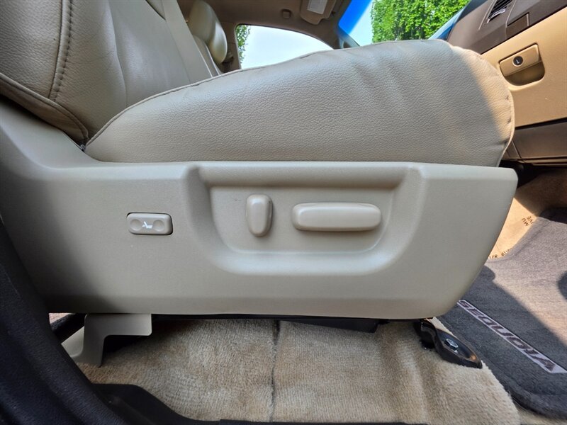 2011 Toyota Sequoia Limited 4X4 / 5.7L V8 / DVD / BACK CAM / NEW TIRES / SERVICED AT TOYOTA / FULLY LOADED !! - Photo 58 - Portland, OR 97217