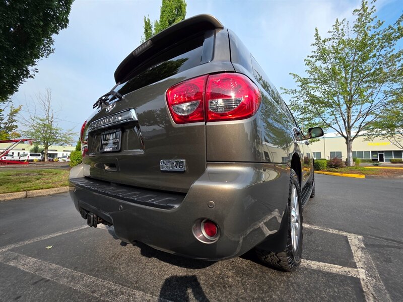 2011 Toyota Sequoia Limited 4X4 / 5.7L V8 / DVD / BACK CAM / NEW TIRES / SERVICED AT TOYOTA / FULLY LOADED !! - Photo 12 - Portland, OR 97217