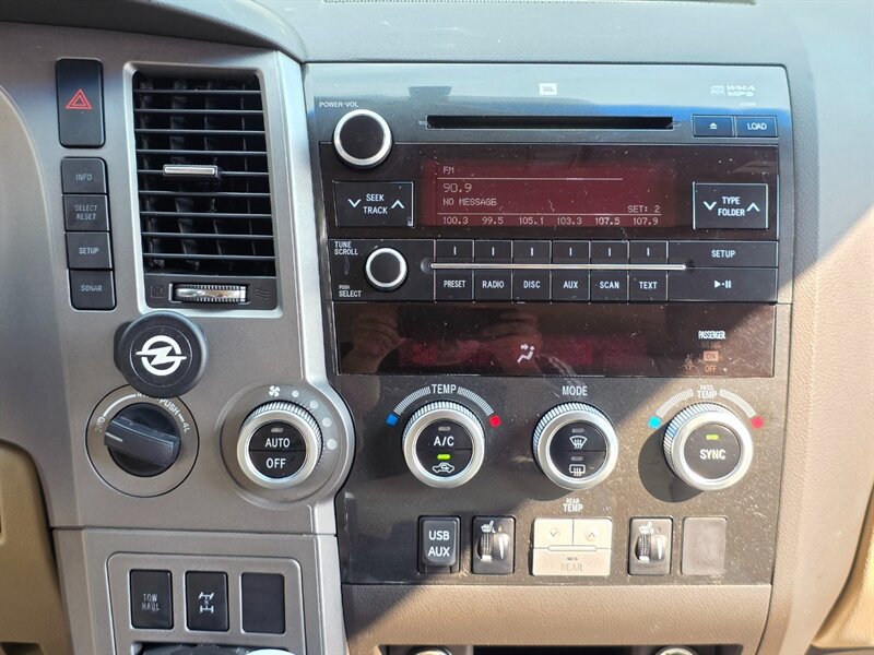 2011 Toyota Sequoia Limited 4X4 / 5.7L V8 / DVD / BACK CAM / NEW TIRES / SERVICED AT TOYOTA / FULLY LOADED !! - Photo 20 - Portland, OR 97217